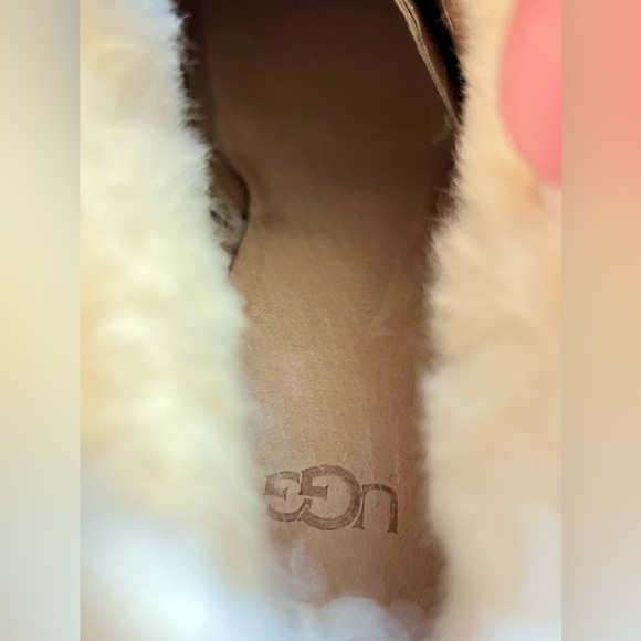 UGG ~ Kasen II Suede Boots (# 1095049) in Chestnut - Picture 13 of 15